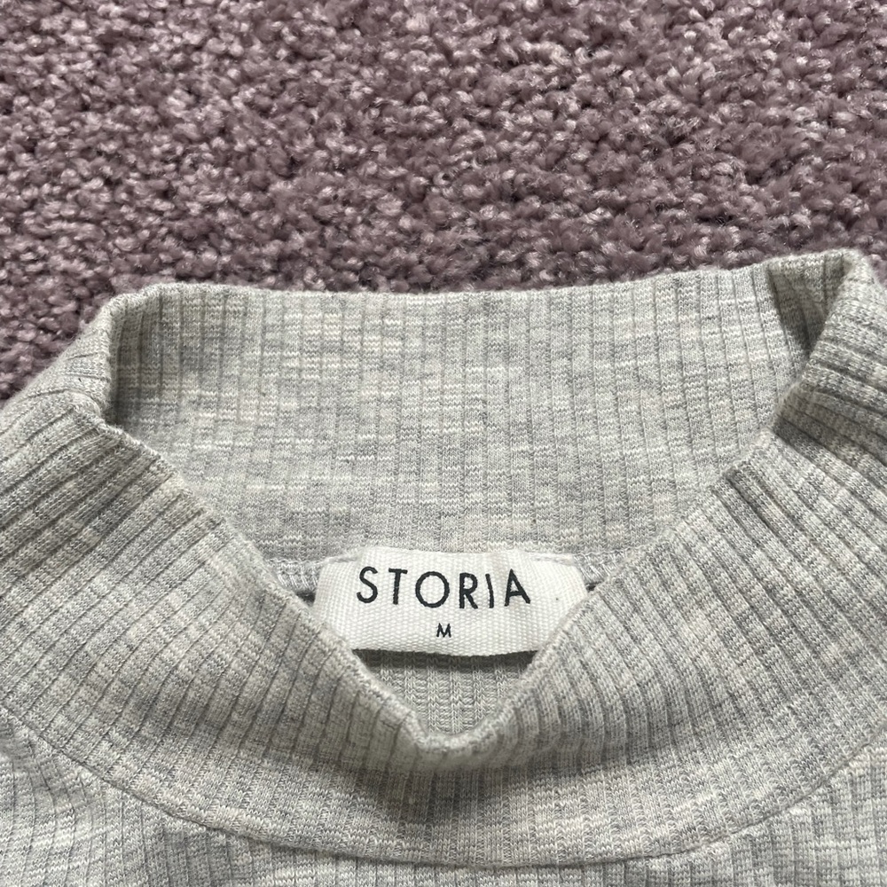 Storia Ruffle Sleeve Ribbed Top in Grey - Picture 3 of 4